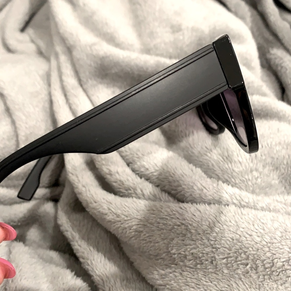 Black sunglasses - Picture 3 of 3